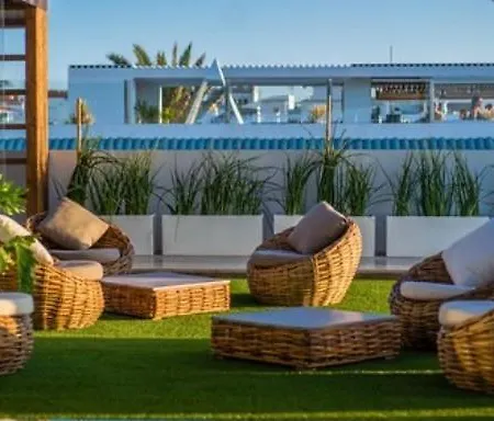 Modern Pool Apartment With Rooftop Terrace